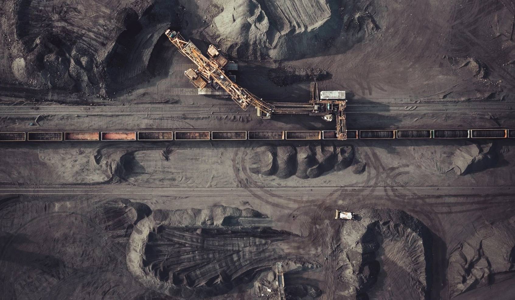 Coal mining from above / Mark Agnor, Shutterstock